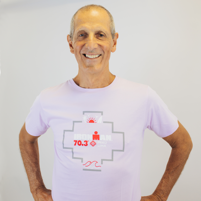 CAMISETA DE ALGODÓN RUTAS DEL ALMA – MANCORA HOMBRE COLOR LILA | IRONMAN