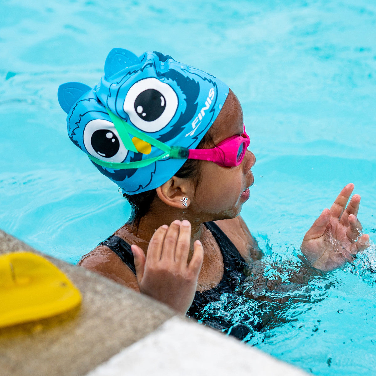 GORRO OWL PARA NATACIÓN COLOR CELESTE | FINIS
