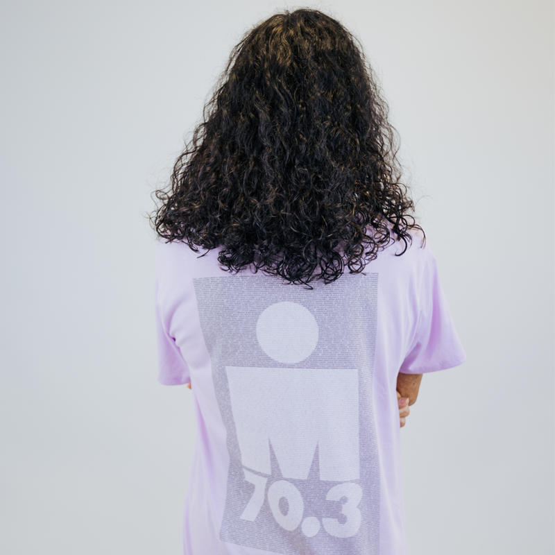 CAMISETA DE ALGODÓN RUTAS DEL ALMA – MANCORA MUJER COLOR LILA | IRONMAN