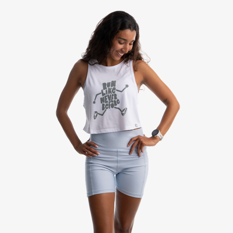 Tank mujer de algodón color blanco, fit relajado ideal para looks casuales.