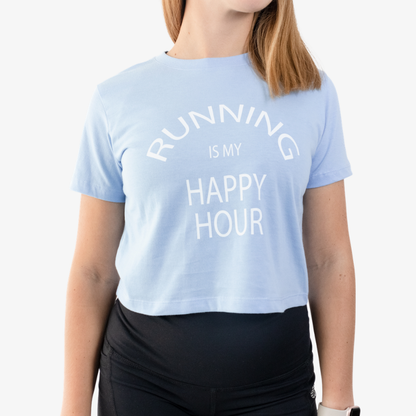 Crop top mujer color celeste, vista frontal con gráfico, tela ligera y cómoda.