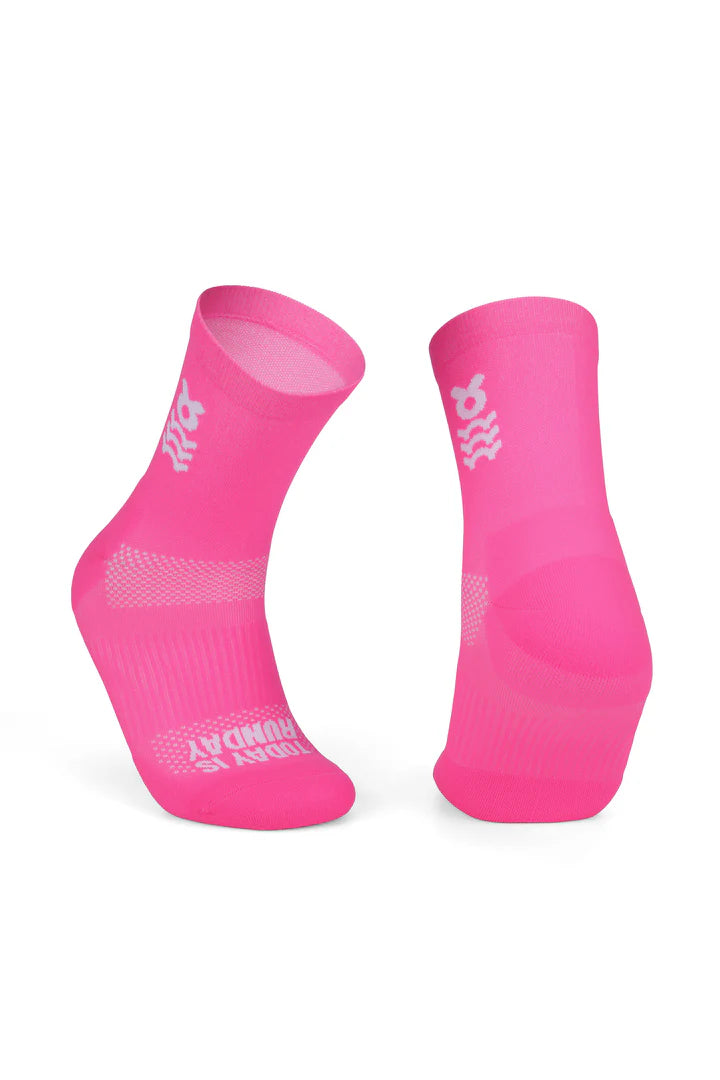 TODAY IS RUNDAY FUCSIA | BUNNYHOP - CINCO AM