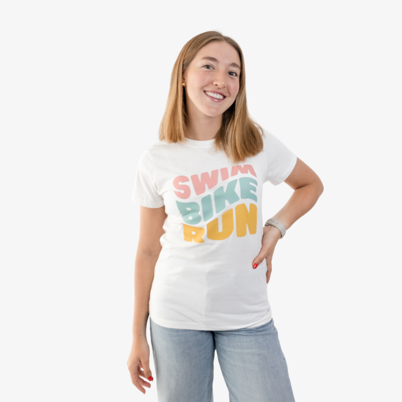 Polo mujer de algodón color blanco, fit relajado ideal para uso diario.