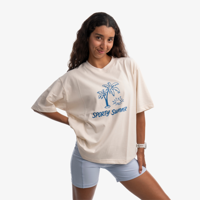 Polo mujer oversized color beige, fit amplio ideal para uso diario.