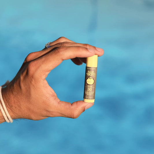 BÁLSAMO LABIAL CON PROTECCIÓN SOLAR SPF 30 ORIGINAL - PLÁTANO | SUN BUM - CINCO AM