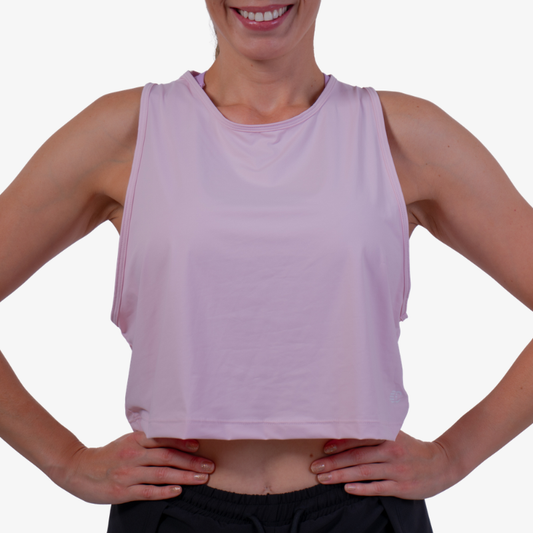 Tank deportivo mujer color rosado claro, vista frontal, tela ligera y transpirable