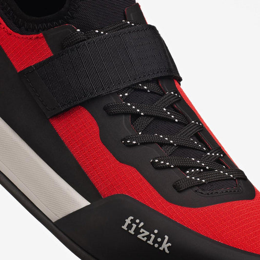 ZAPATILLA GRAVITA TENSOR COLOR NEGRO-ROJO | FIZIK - CINCO AM